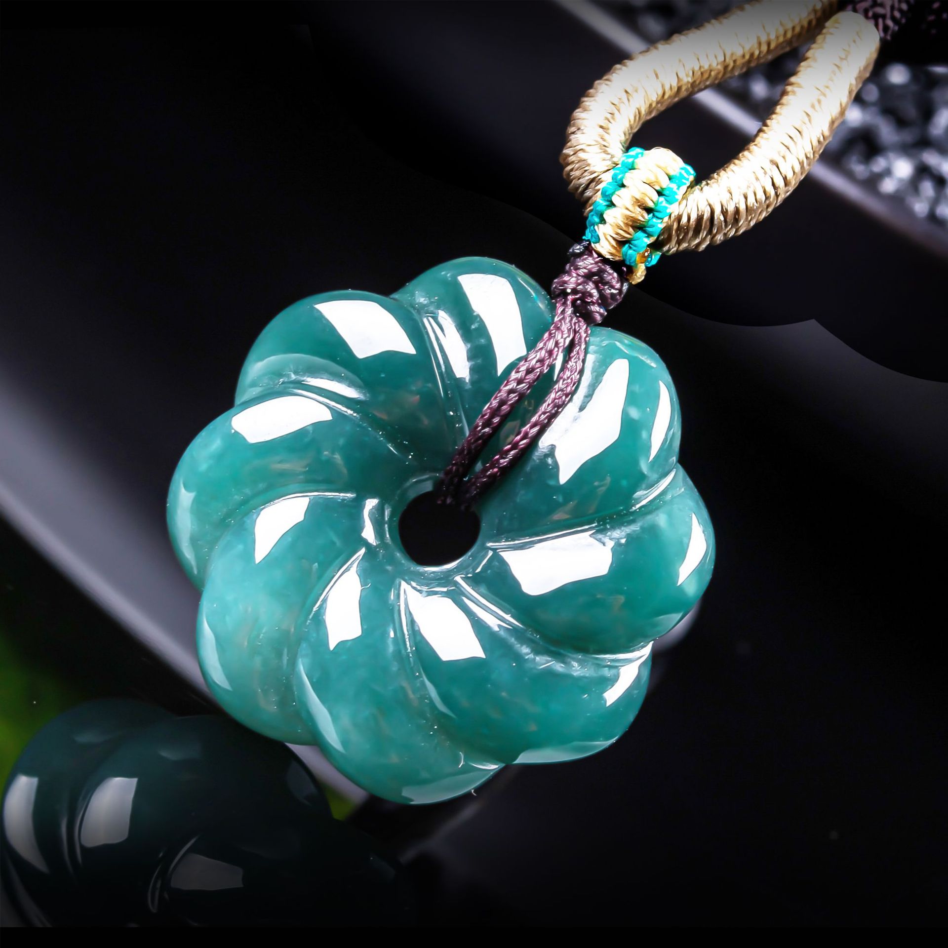 Jewelry & Watches Sp Zo O - Натуральный бирманский жадеитовый кулон в форме
