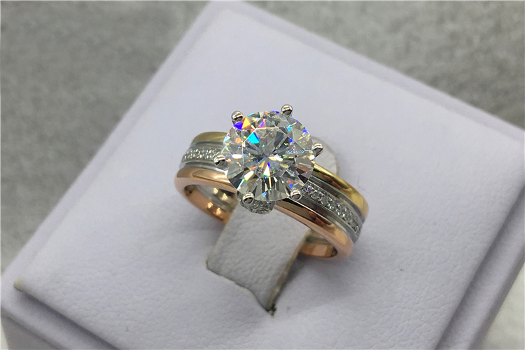 Изготовленное на заказ твердое – обзор и цена Moissanite Ring